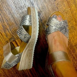 Anne Klein like new, size 7 sandals